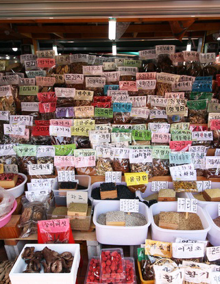 Hwagaejangteo traditional market